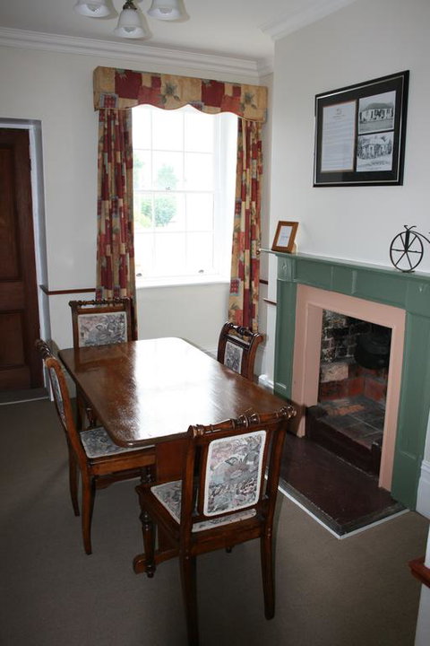 Gaol House Cottages - Dalby Accommodation 2