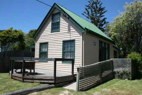 Gaol House Cottages - Dalby Accommodation 3