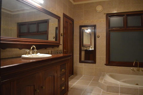 Gargoyle Lodge - Dalby Accommodation 2