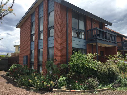 Garland Grove - Dalby Accommodation 1