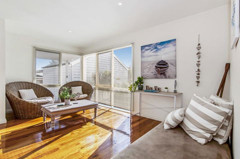 GDay Beach House - Dalby Accommodation 1