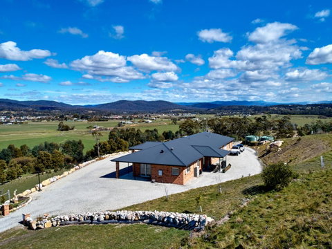 George River Park (House, 100 Acres, Animals, Views) - Dalby Accommodation 3