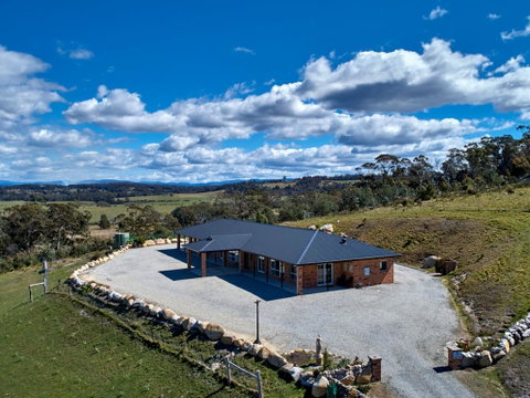 George River Park (House, 100 Acres, Animals, Views) - Dalby Accommodation 1