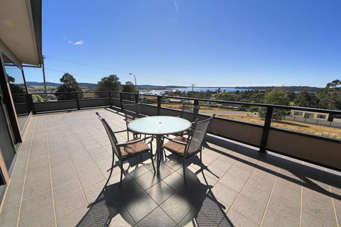 Georges Bay Luxury - Dalby Accommodation 1