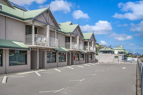 Geraldton Motor Inn - Dalby Accommodation 0