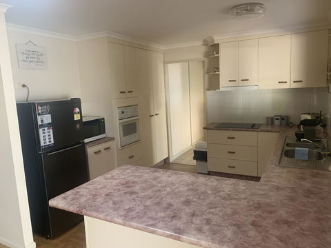 Gin Gin Budget Accommodation - Dalby Accommodation 3