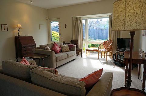 Glan Mor - Dalby Accommodation 1