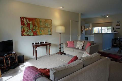 Glan Mor - Dalby Accommodation 0