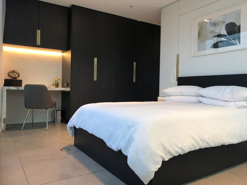Glasshouse Apartment - At Parramatta - Dalby Accommodation 3
