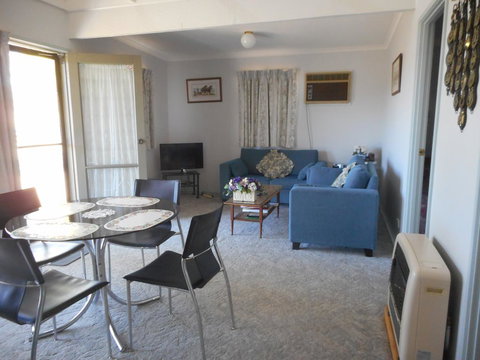 Glenfield Cottage - Dalby Accommodation 0