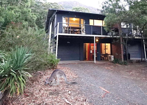 Glengarriff Townhouse 2 - Dalby Accommodation 1