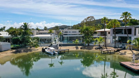 Go With The Flow, Noosa Sound - Dalby Accommodation 0