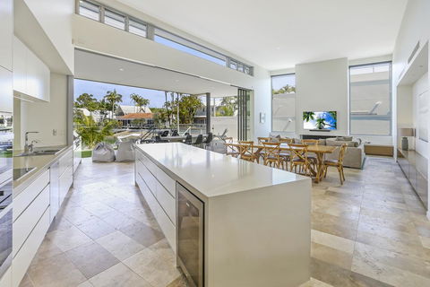 Go With The Flow, Noosa Sound - Dalby Accommodation 3