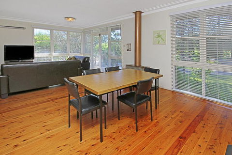 GOLF 39 MOLLYMOOK BEACH - Dalby Accommodation 1