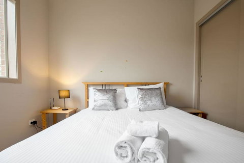 Gorgeous 4BR Home In Point Cook - Dalby Accommodation 2