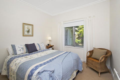 GOWAN ROSS COTTAGE - Dalby Accommodation 3