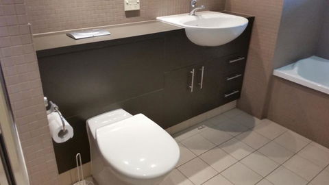 Grand Hotel Ocean View Apartment Labrador - Dalby Accommodation 1