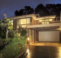Great Views/Location 5 bedrooms in Glen Waverley - Dalby Accommodation