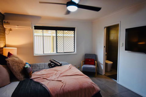 Grey Brick Apartment - Dalby Accommodation 3