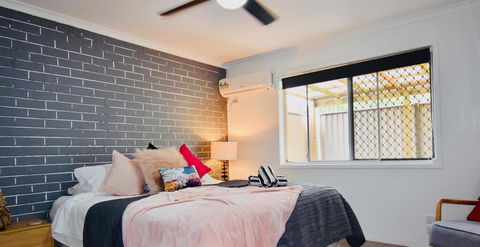 Grey Brick Apartment - Dalby Accommodation 0