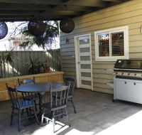 Guesthouse with Pool  BBQ - 10 kms from CBD - Dalby Accommodation