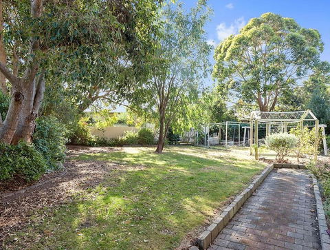 GUMS & ROSES - Family Home In The Heart Of Town. - Dalby Accommodation 2