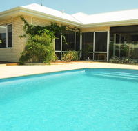 Halls Head Holiday Home - Dalby Accommodation