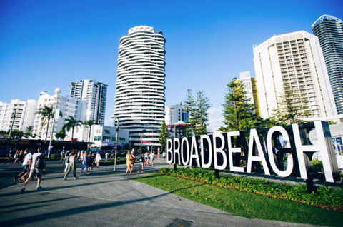 Hamptons #1 Broadbeach Apartment - 1 Bedroom - New Luxurious - Dalby Accommodation 2