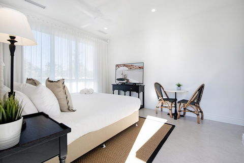 Hamptons Style 2 Bedroom Executive Luxury Apartment - Dalby Accommodation 2