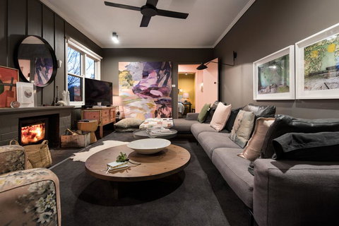 Harts Lane Beaux Haus - Dalby Accommodation 1