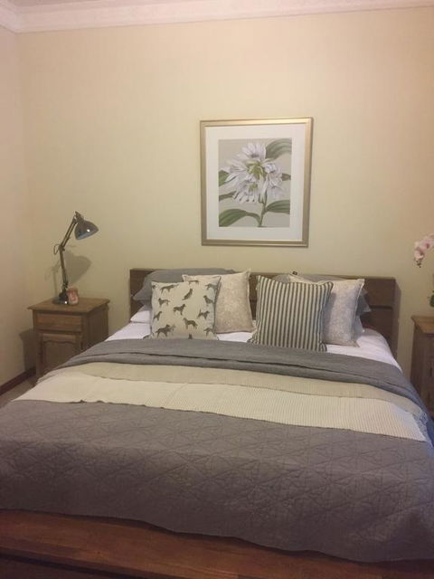 Helen's Luxury Hut - Dalby Accommodation 0