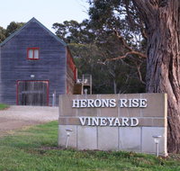 Herons Rise Vineyard Accommodation - Dalby Accommodation