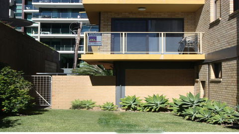 Hibiscus Court 1 - Forster Main Beach! - Dalby Accommodation 0