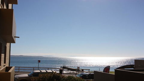 Hibiscus Court 1 - Forster Main Beach! - Dalby Accommodation 2