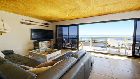 Hibiscus Court 3 - Forster Main Beach! - Dalby Accommodation 0
