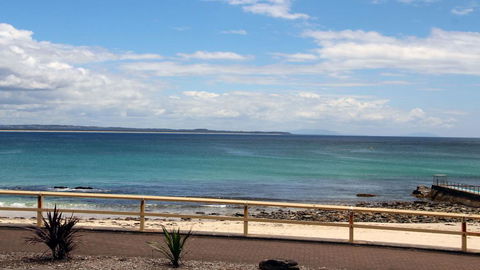 Hibiscus Court 3 - Forster Main Beach! - Dalby Accommodation 3