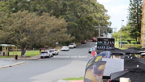 Hibiscus Court 3 - Forster Main Beach! - Dalby Accommodation 1