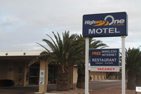 Highway One Motel - Dalby Accommodation 3