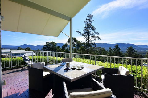 Hillcrest - Spectacular Views! - Dalby Accommodation 0