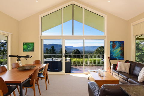 Hillcrest - Spectacular Views! - Dalby Accommodation 2