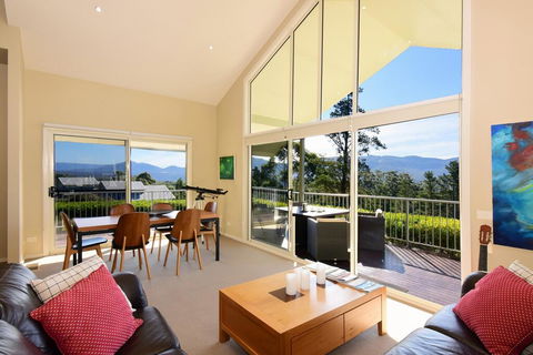 Hillcrest - Spectacular Views! - Dalby Accommodation 3