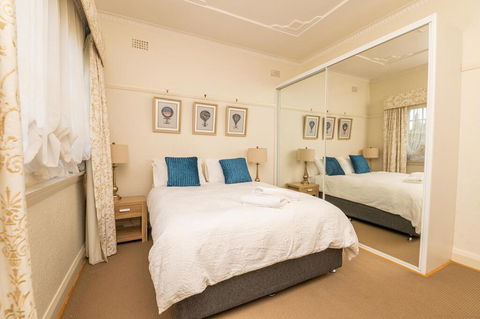 Hillside Cottage  Comfy, Spacious, Walk To CBD & Stannies - Dalby Accommodation 3