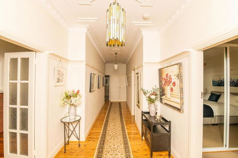 Hillside Cottage  Comfy, Spacious, Walk To CBD & Stannies - Dalby Accommodation 0