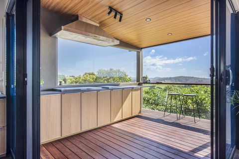 Hilltop Hideaway Luxury Style - Dalby Accommodation 2