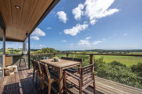 Hilltop Hideaway Luxury Style - Dalby Accommodation 3