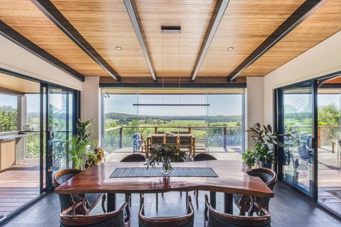 Hilltop Hideaway Luxury Style - Dalby Accommodation 1