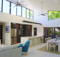 Hilltop Views - Cannonvale - Dalby Accommodation