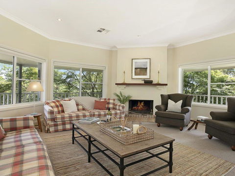 Hillview Cottage - Classic Country Comfort And Charm - Dalby Accommodation 1