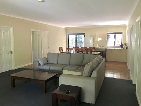 Hillview Farmstay - Dalby Accommodation 1