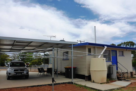 Holiday House Clermont - Dalby Accommodation 2